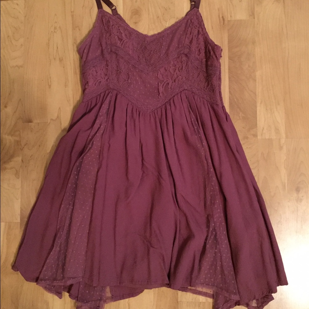 American Eagle Mauve lace dress